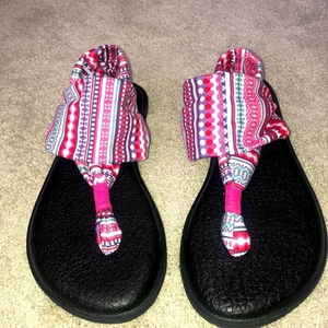 Sanuk Sandals Women’s size‎ 7